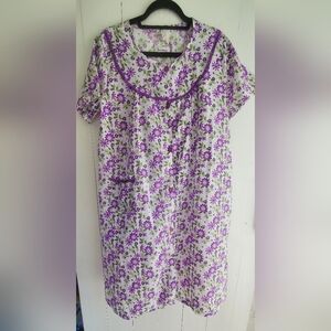 Women's Button-Up Nine's Nightgown Size M